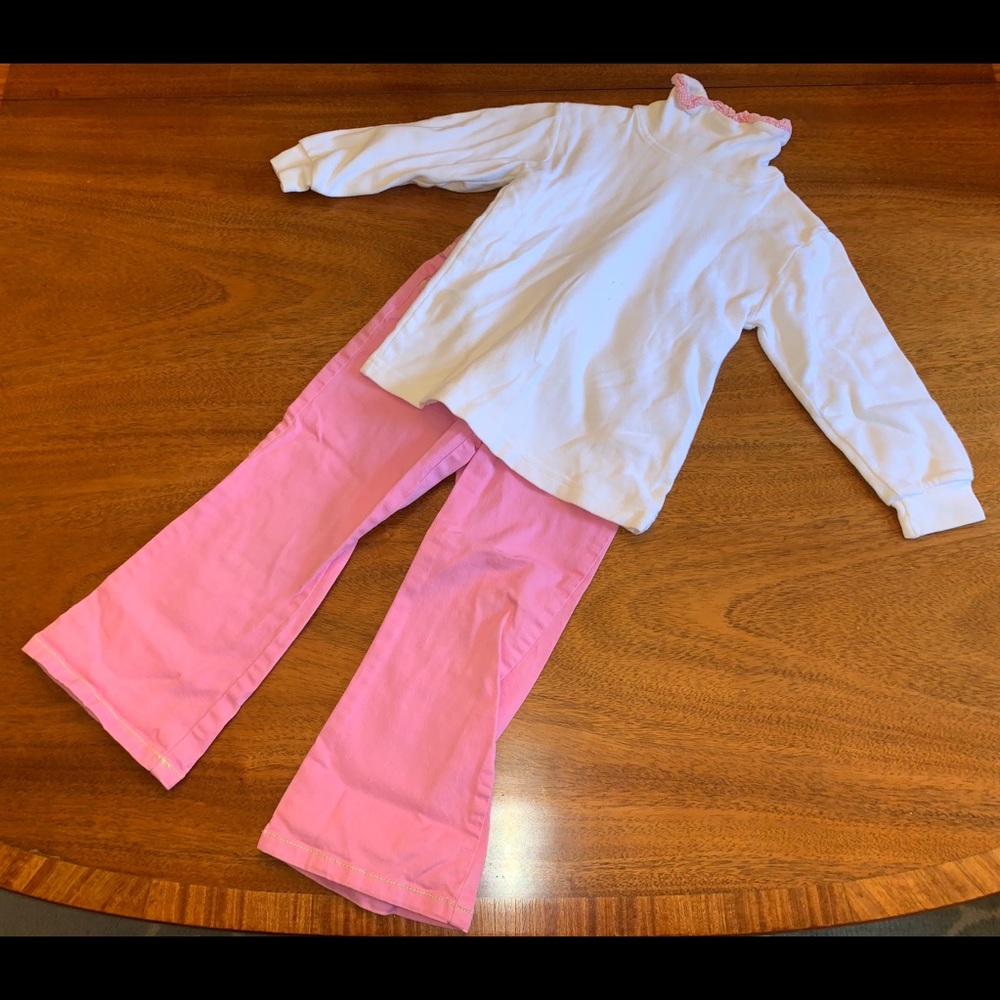 White turtleneck with pink jeans